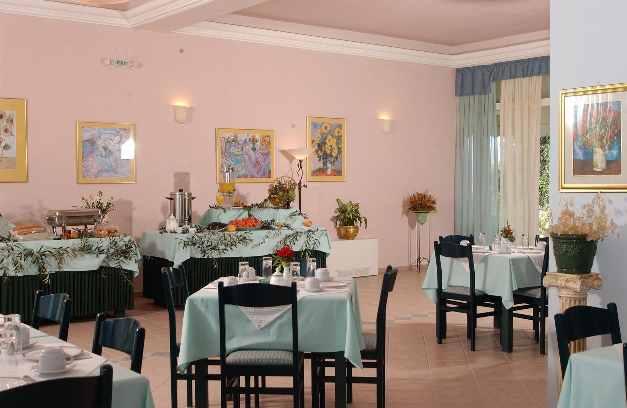 Saint Nicholas Hotel 3*